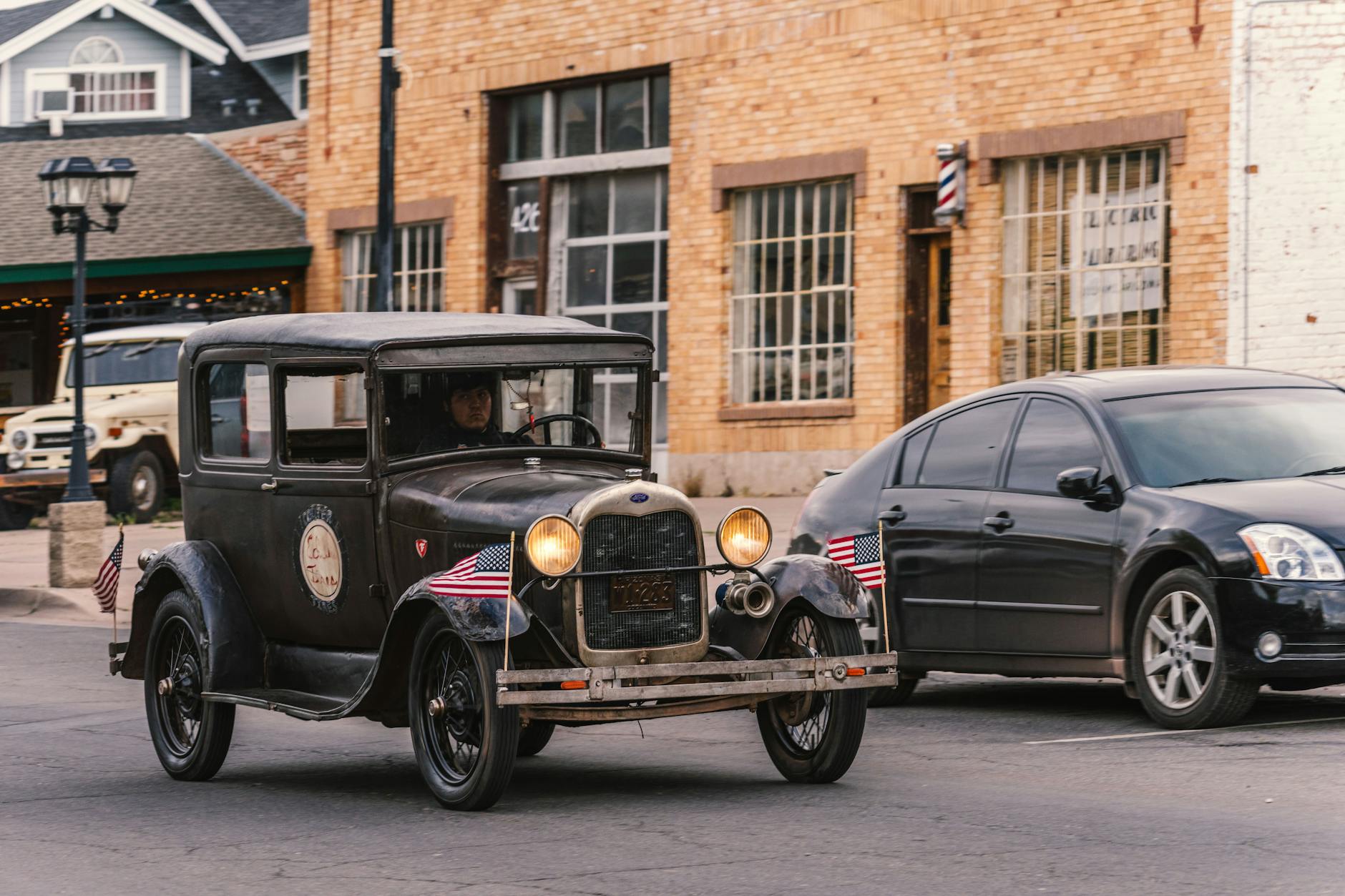 Gas, Maps, and a Prayer: What a Cross-Country Drive Actually Looked Like in 1955