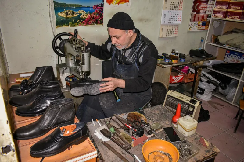 The Neighborhood Fix-It Heroes: When America's Repair Shops Kept Everything Running Forever